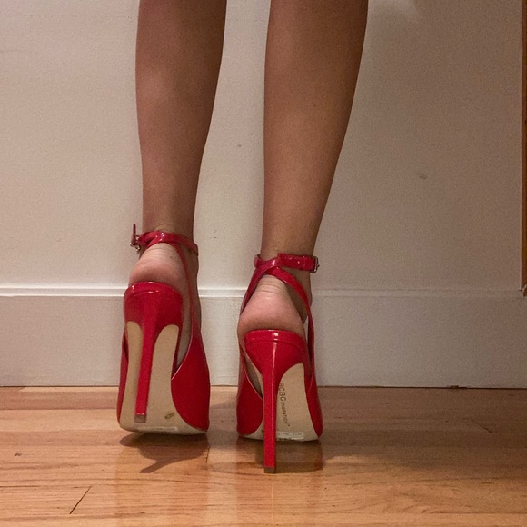 Red heels BCBG - Picture 2 of 4